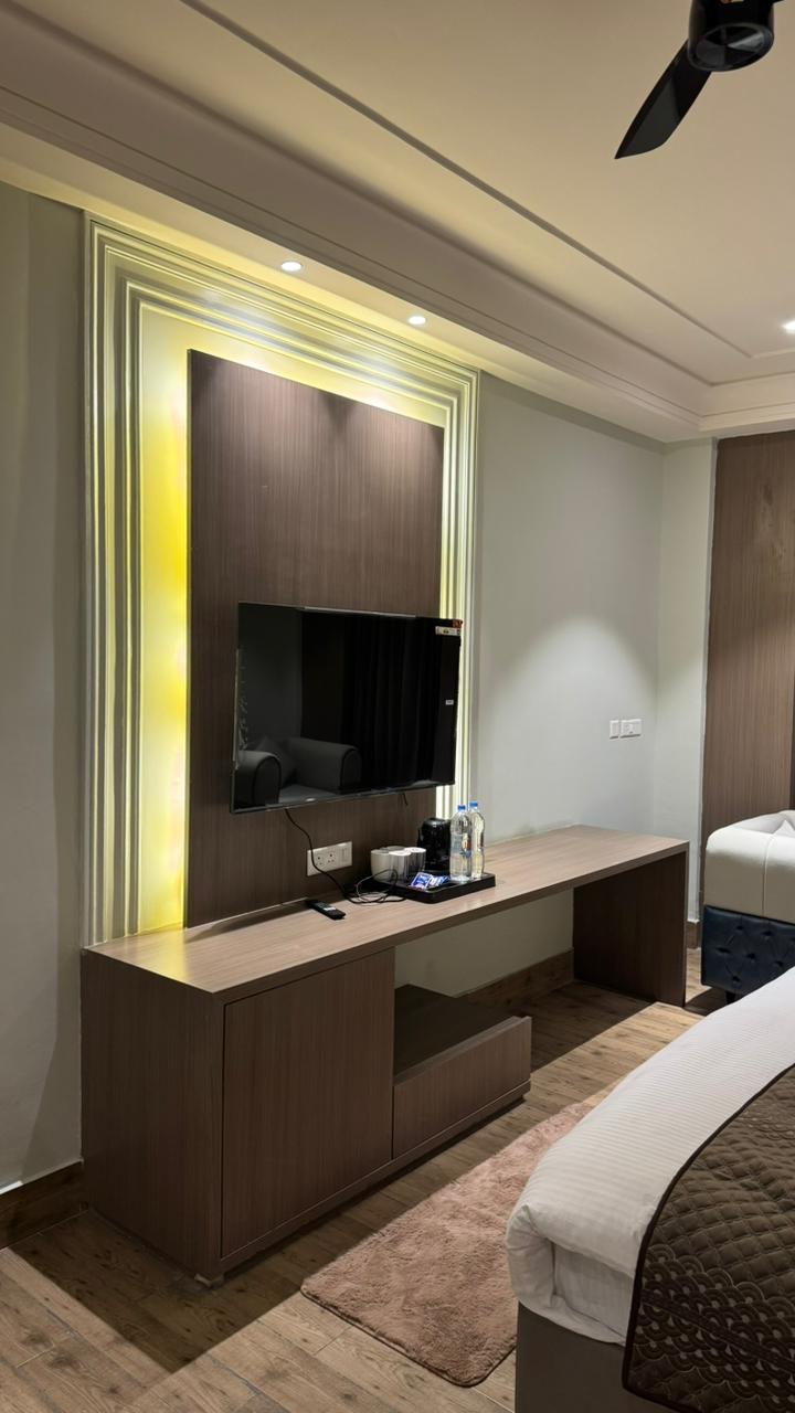 Room 8